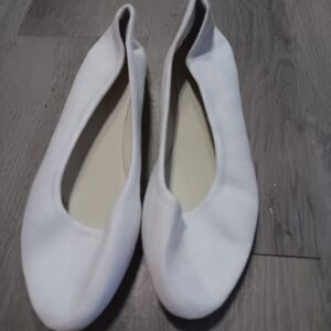 Classic White Ballet Flats for Versatile Style